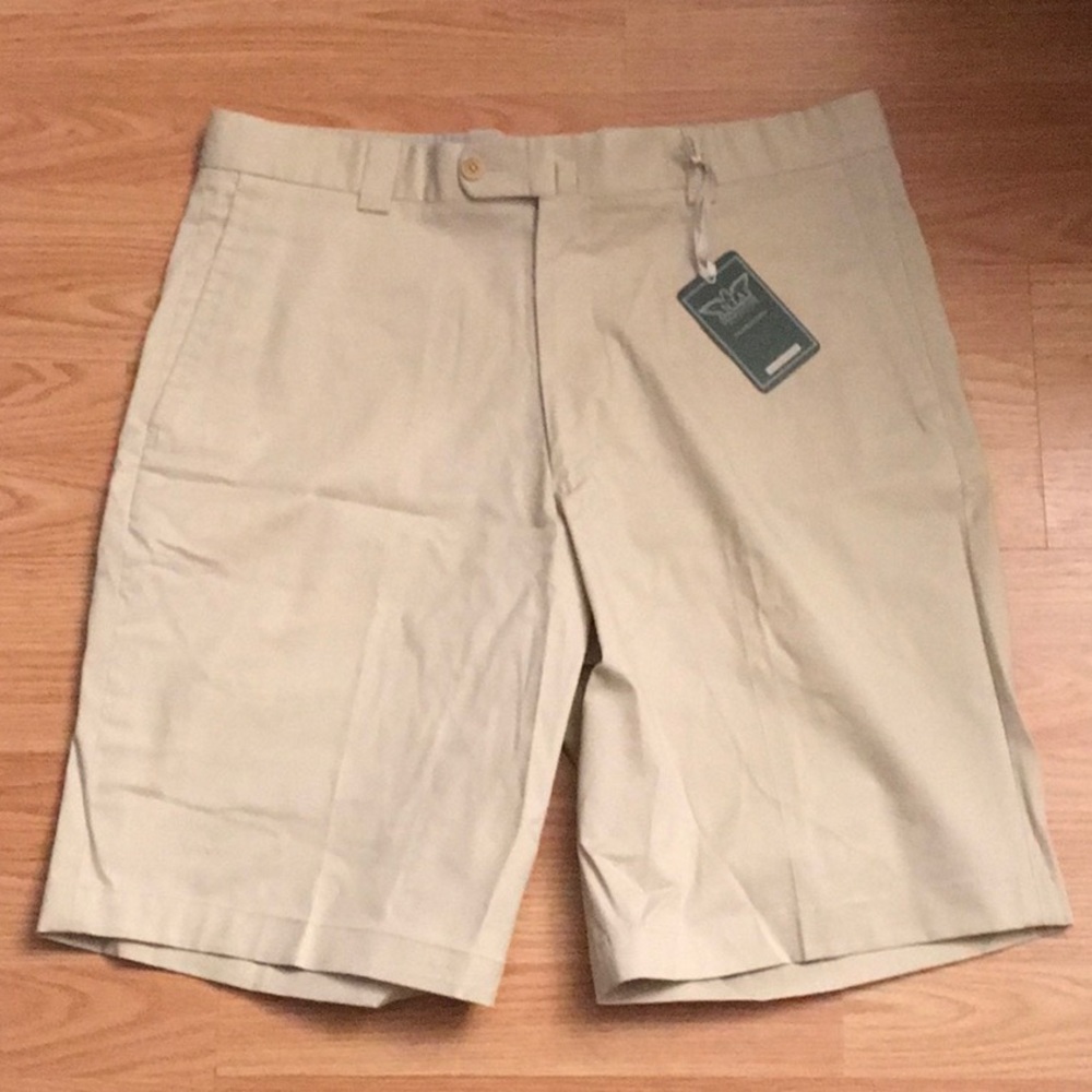 New Men’s Khaki Shorts